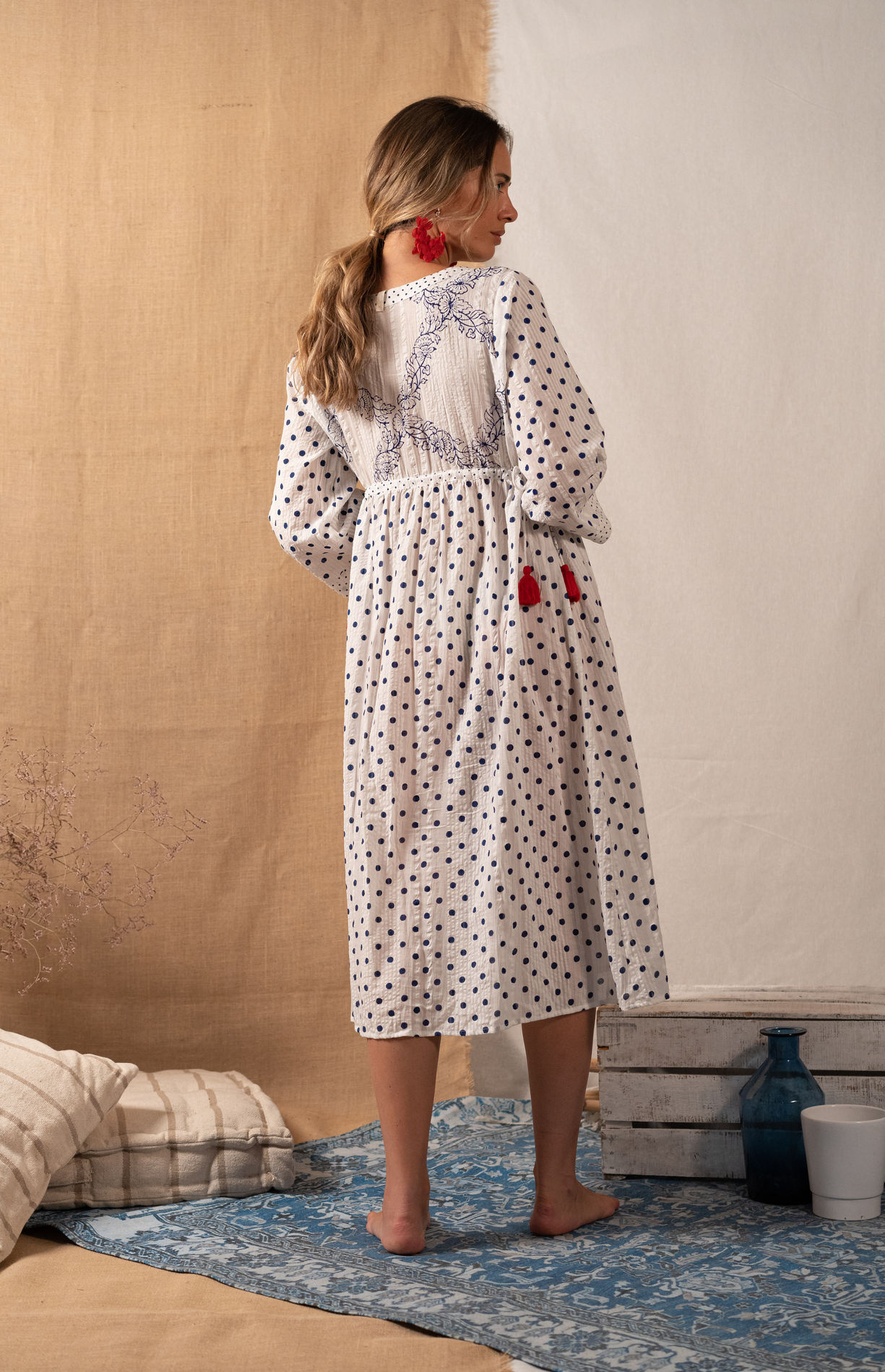 Robe blanche à pois