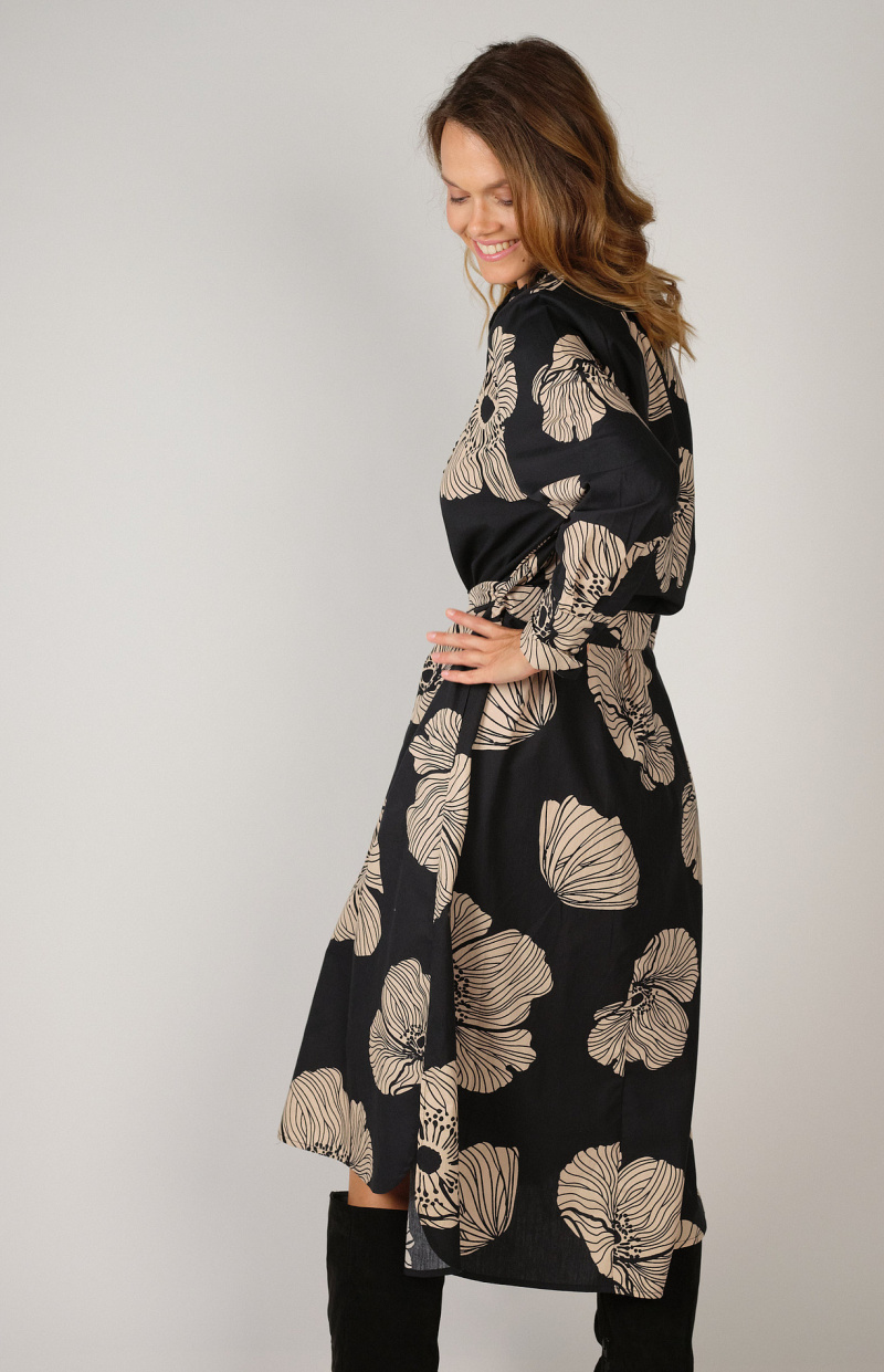 Robe manches longues noire à fleurs